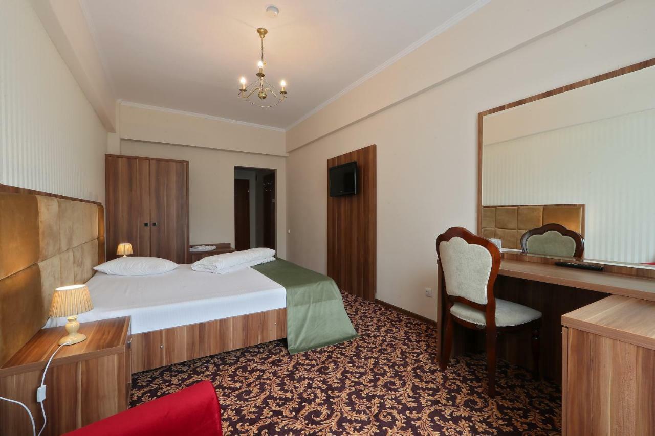 Hotel Impero Oradea Exterior foto